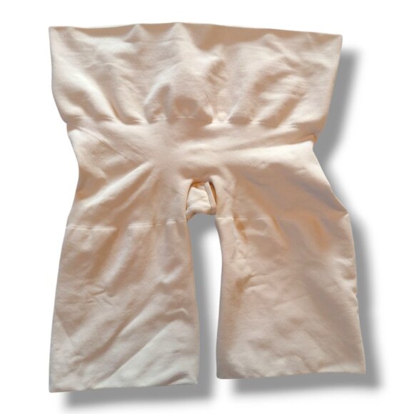 Skims Seamless Sculpt Butt Lifting Short - Picture 5 of 5